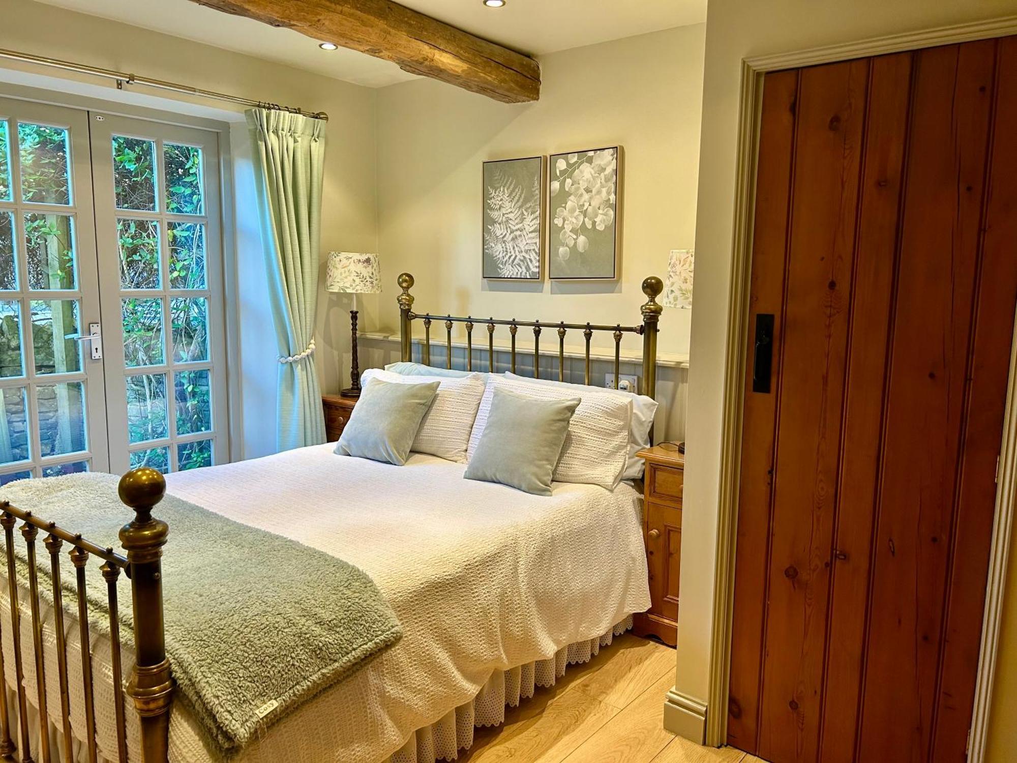 Robins Nest Villa เชลเทนแฮม ภายนอก รูปภาพ