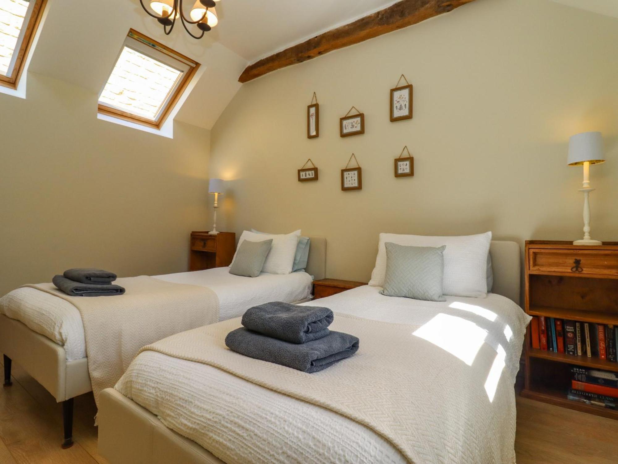 Robins Nest Villa เชลเทนแฮม ภายนอก รูปภาพ